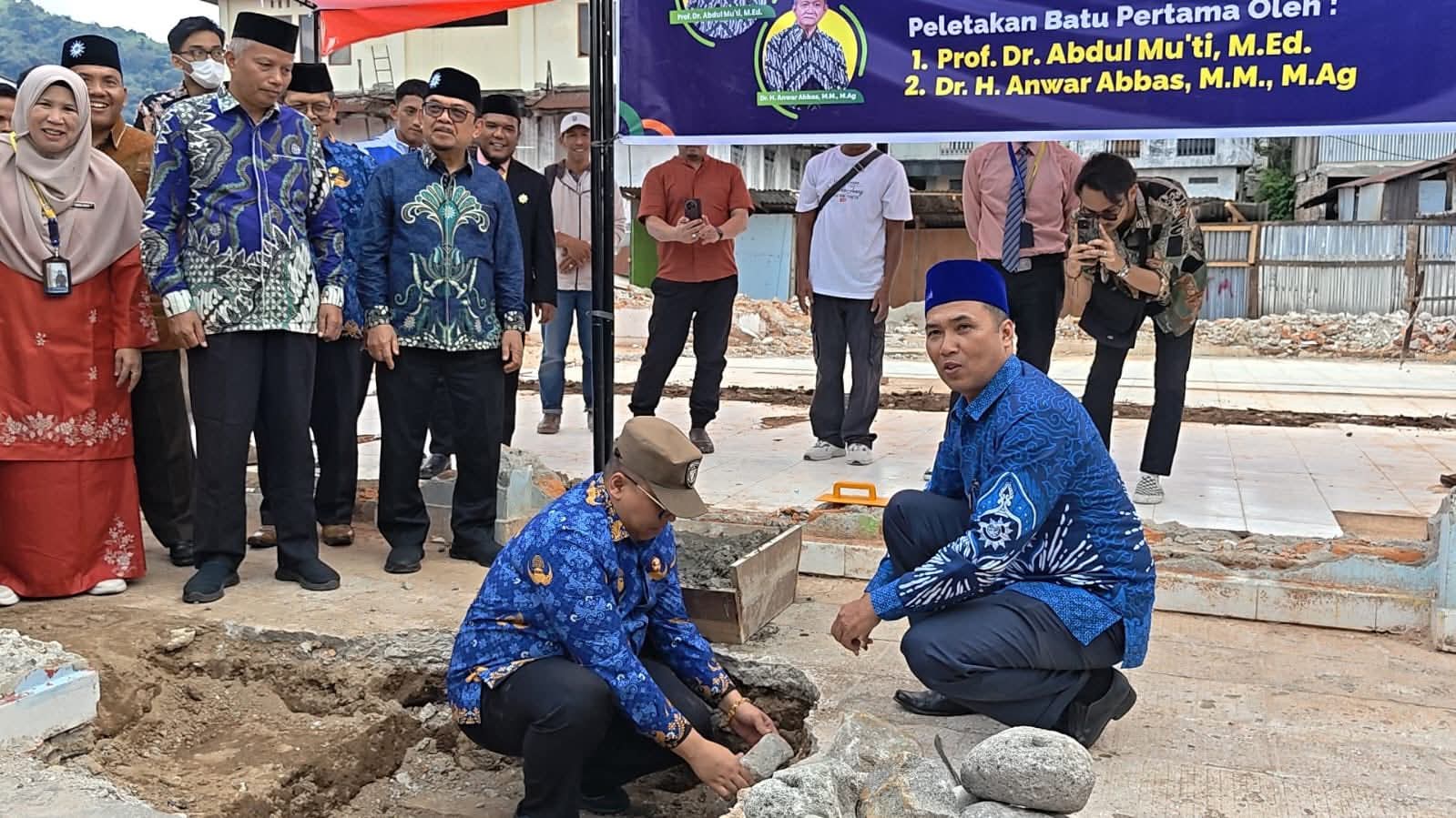 Suasana peletakan batu pertama Surau Buya Hamka.